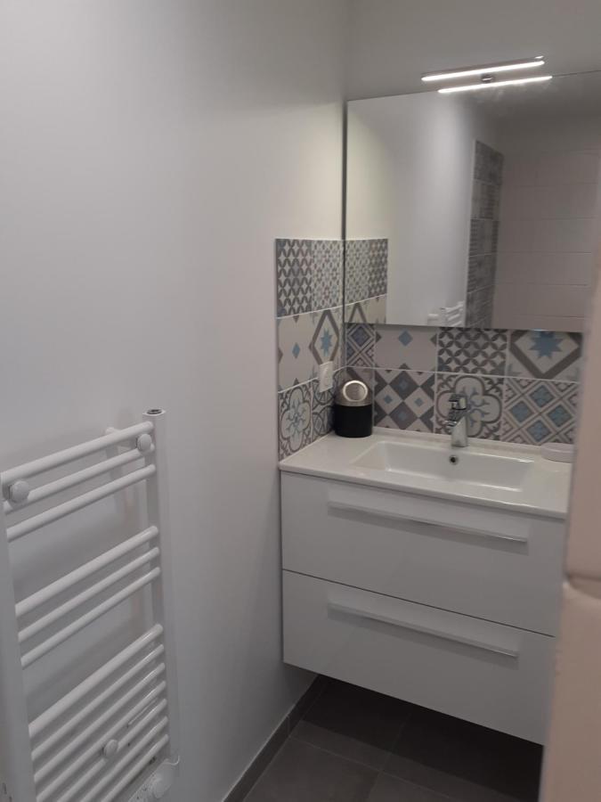 Maison Neuve Au Calme Proche Centre-Ville Et Plages Villa นัวร์มูติเย-ออง-ลิล ภายนอก รูปภาพ